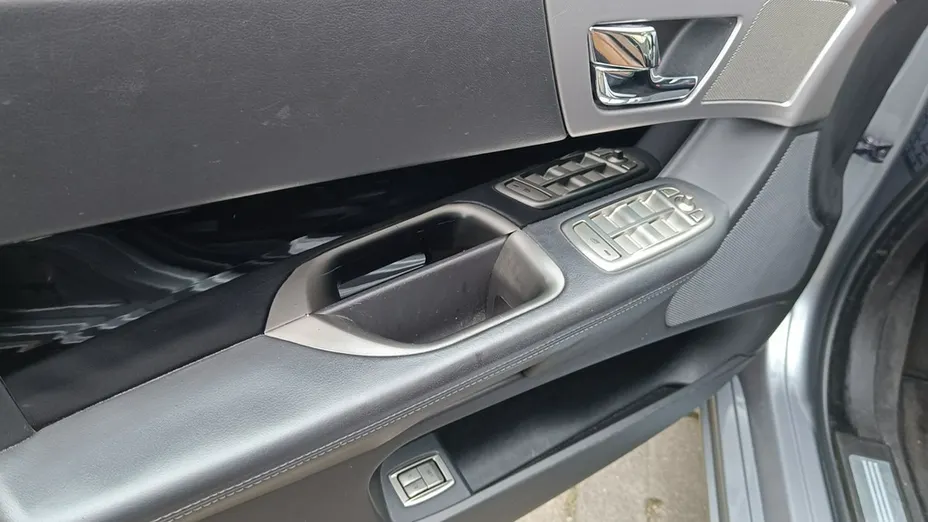 JAGUAR XF -
