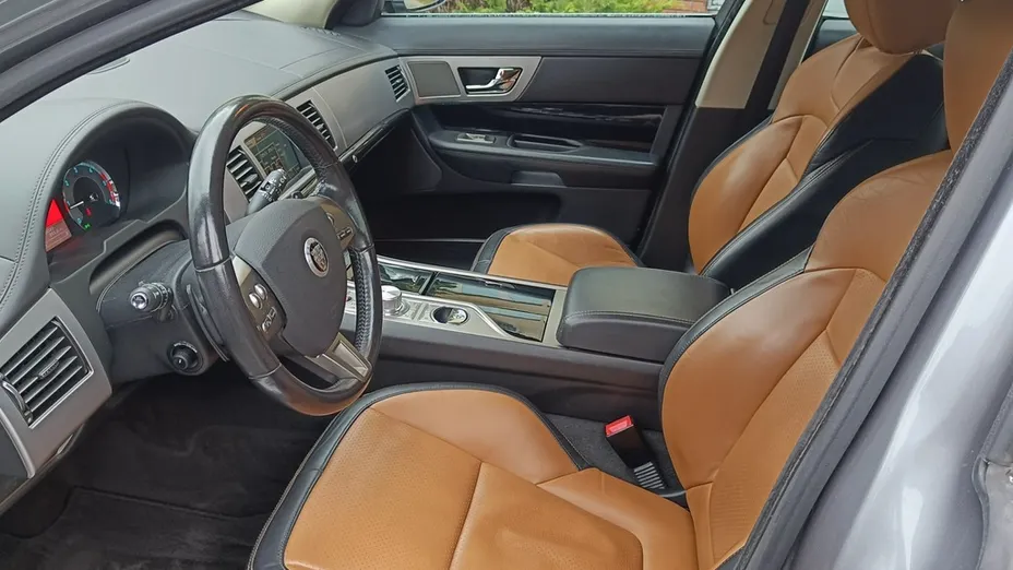 JAGUAR XF -