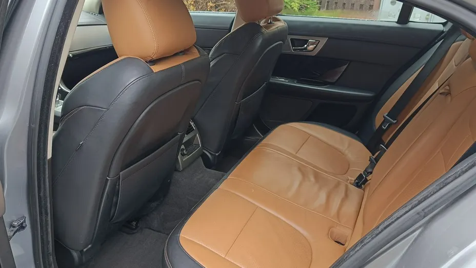 JAGUAR XF -