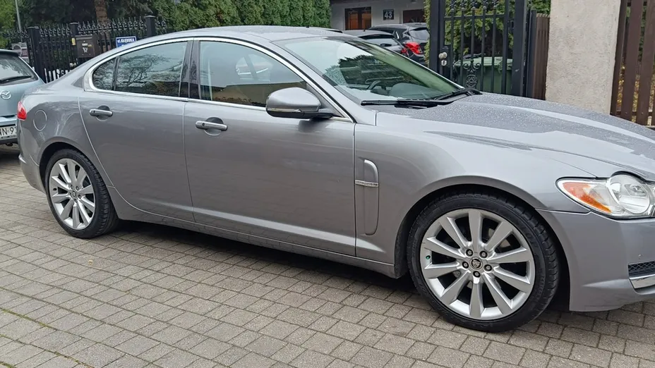 JAGUAR XF -