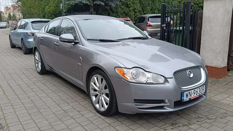 JAGUAR XF -