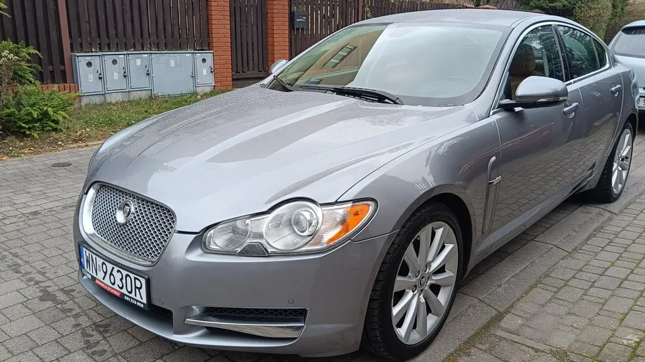 JAGUAR XF -