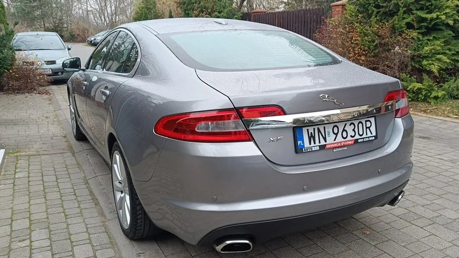 JAGUAR XF -