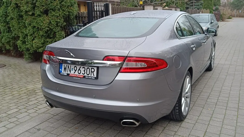 JAGUAR XF -