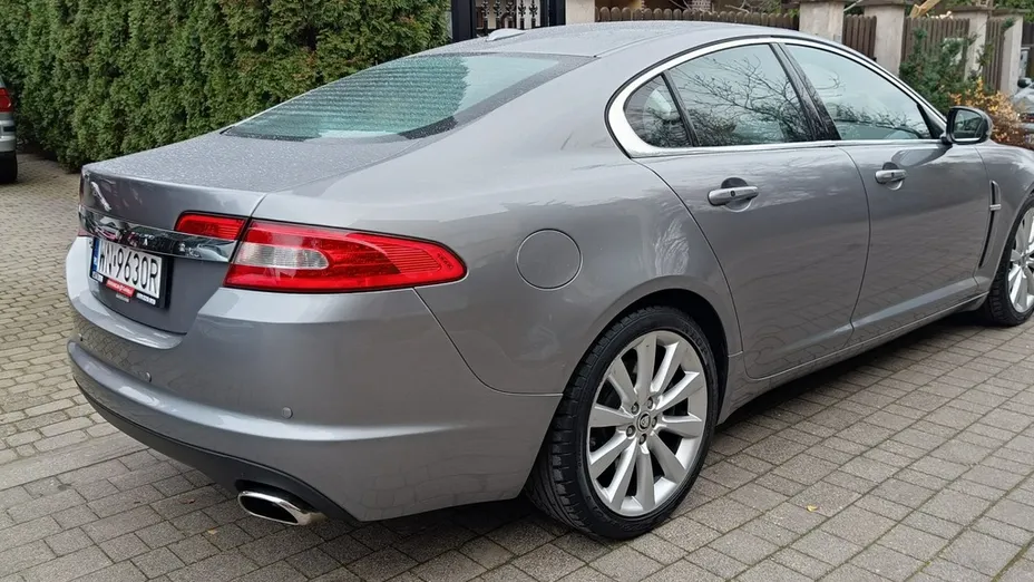JAGUAR XF -