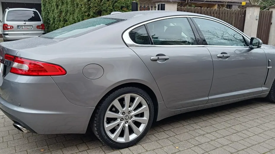 JAGUAR XF -