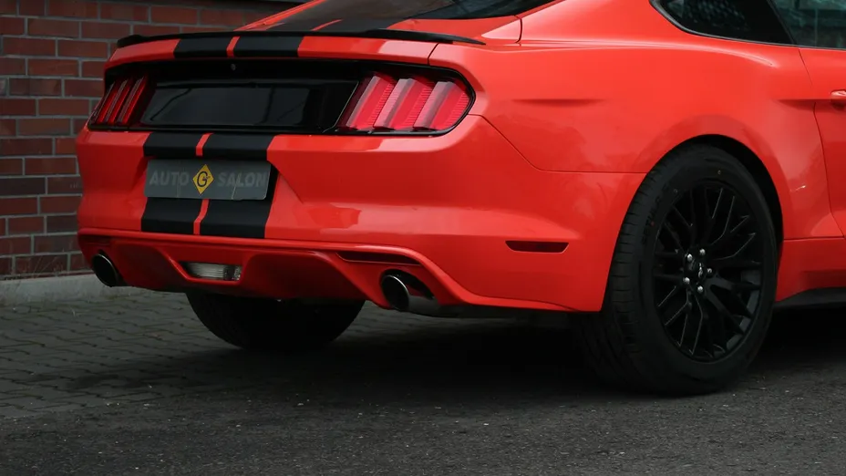 FORD Mustang -