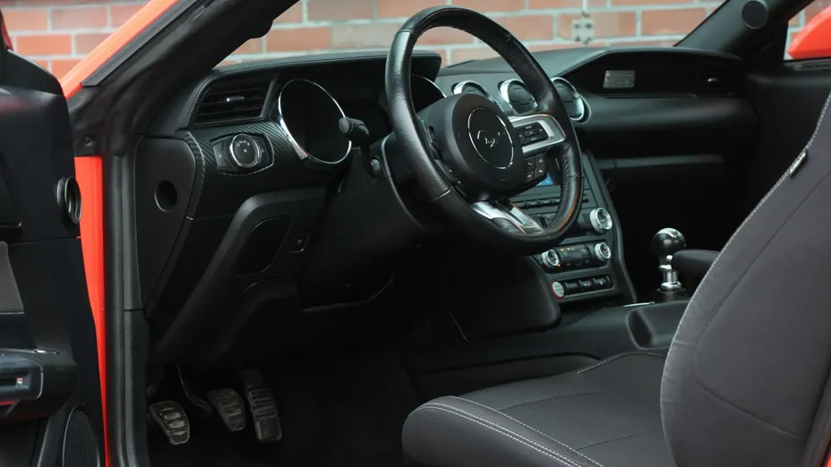 FORD Mustang -