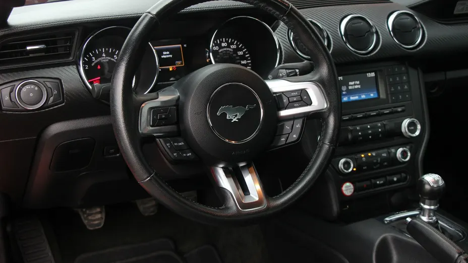 FORD Mustang -