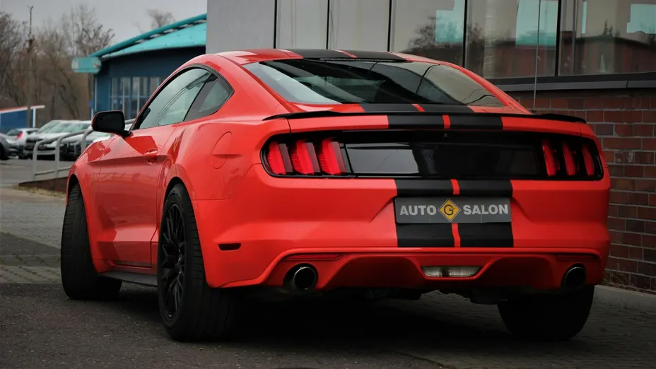 FORD Mustang -
