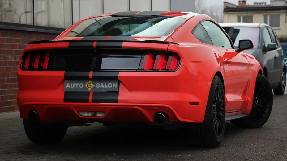 FORD Mustang -