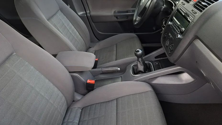 VOLKSWAGEN Golf -