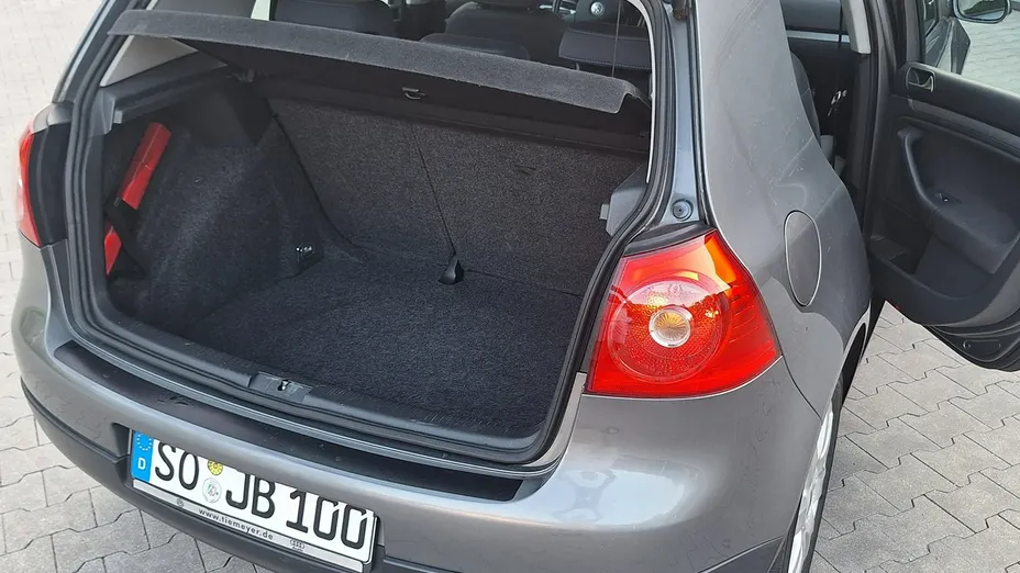 VOLKSWAGEN Golf -