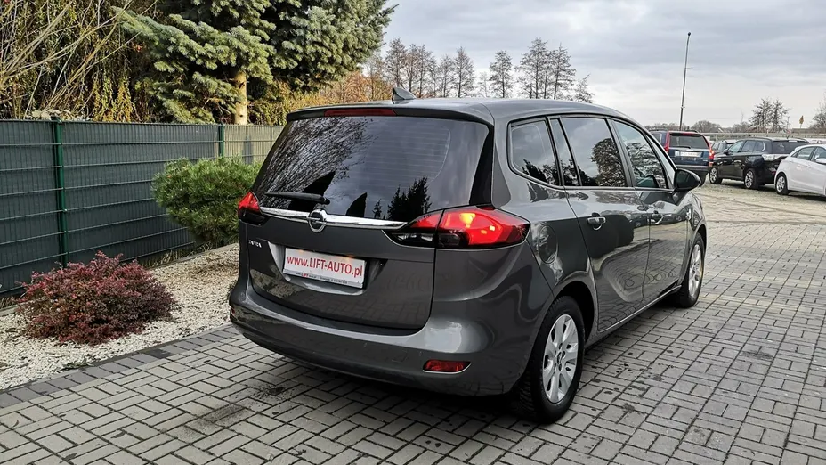 OPEL Zafira -