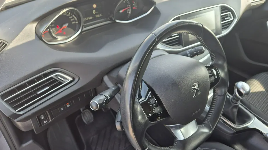 PEUGEOT 308 -