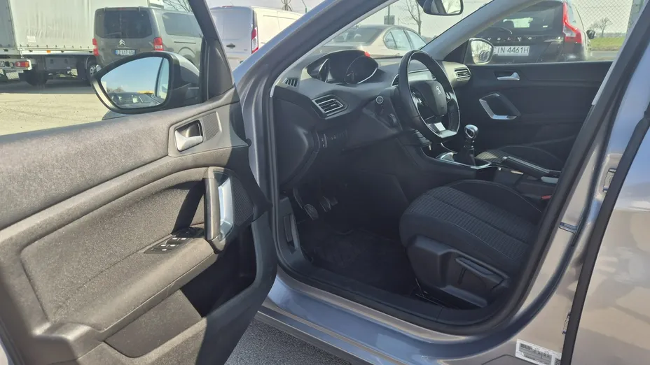 PEUGEOT 308 -