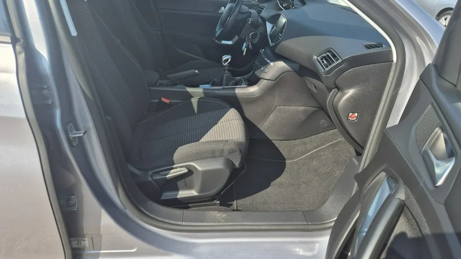 PEUGEOT 308 -