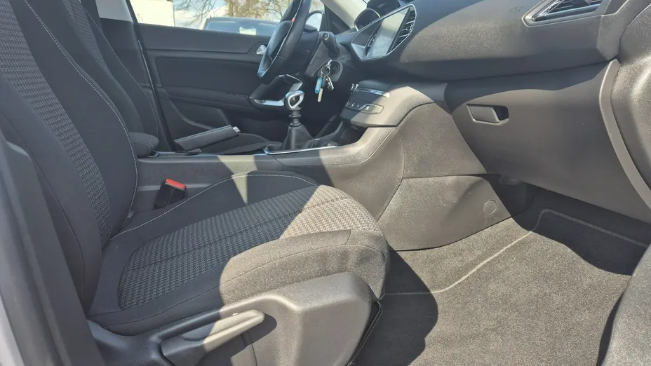 PEUGEOT 308 -