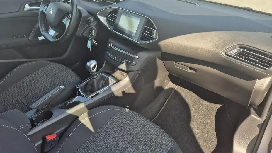PEUGEOT 308 -