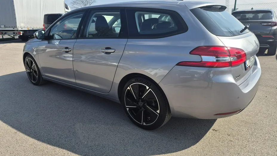PEUGEOT 308 -
