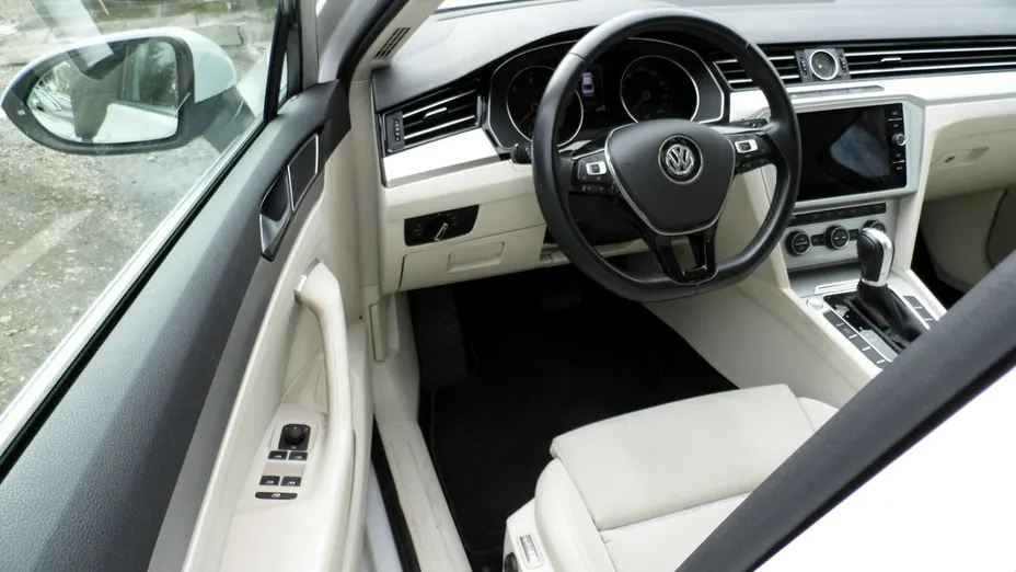 VOLKSWAGEN Passat -
