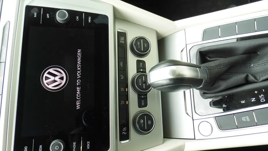 VOLKSWAGEN Passat -