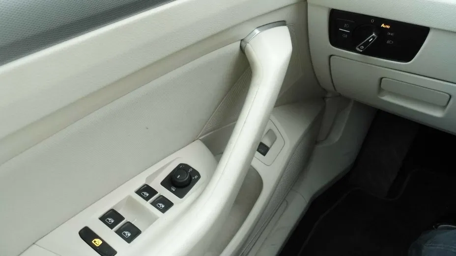 VOLKSWAGEN Passat -