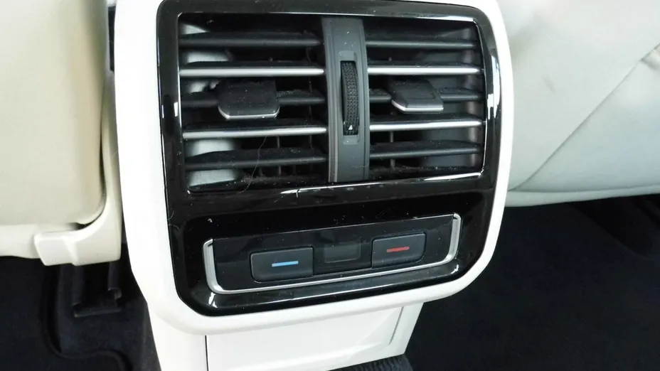 VOLKSWAGEN Passat -