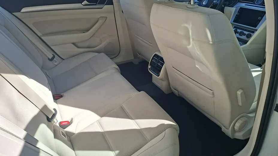 VOLKSWAGEN Passat -