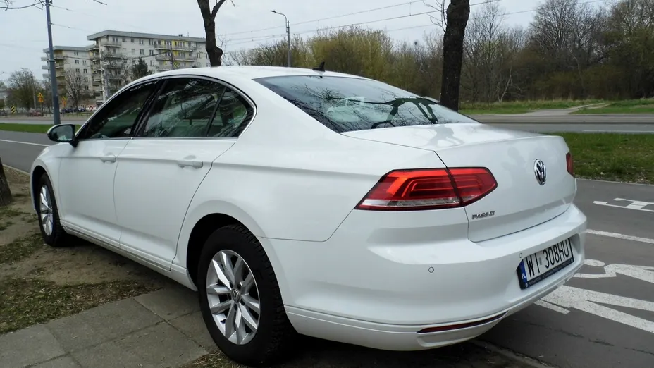 VOLKSWAGEN Passat -