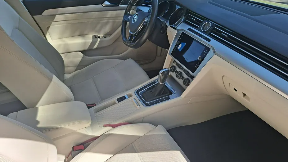 VOLKSWAGEN Passat -