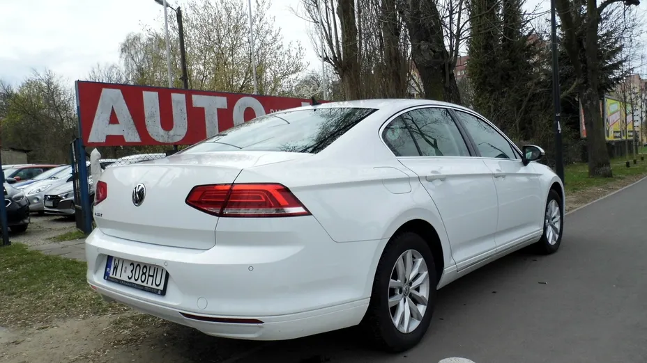 VOLKSWAGEN Passat -