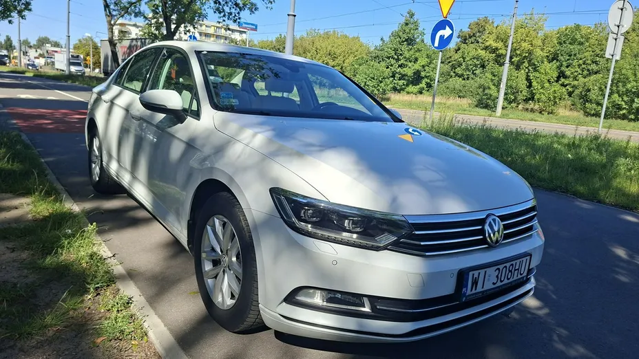 VOLKSWAGEN Passat -