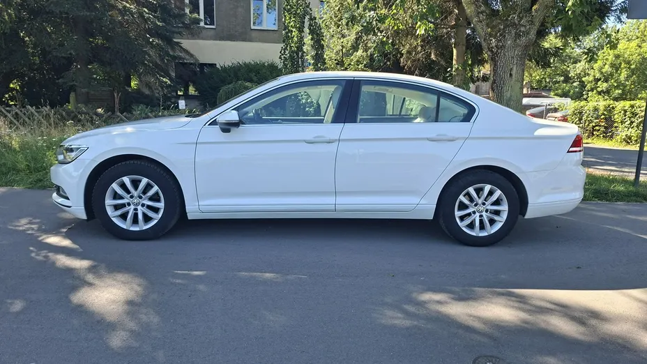 VOLKSWAGEN Passat -