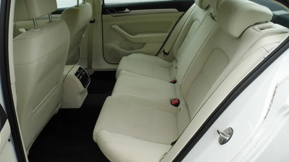 VOLKSWAGEN Passat -