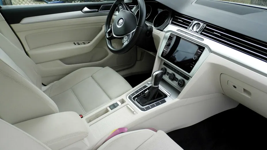 VOLKSWAGEN Passat -