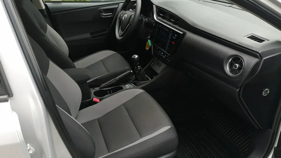 TOYOTA Auris -