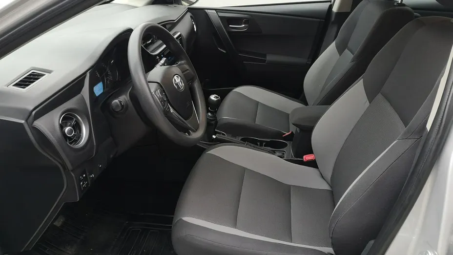TOYOTA Auris -