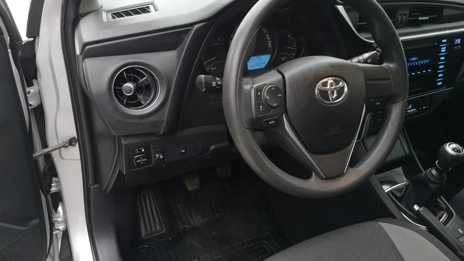 TOYOTA Auris -