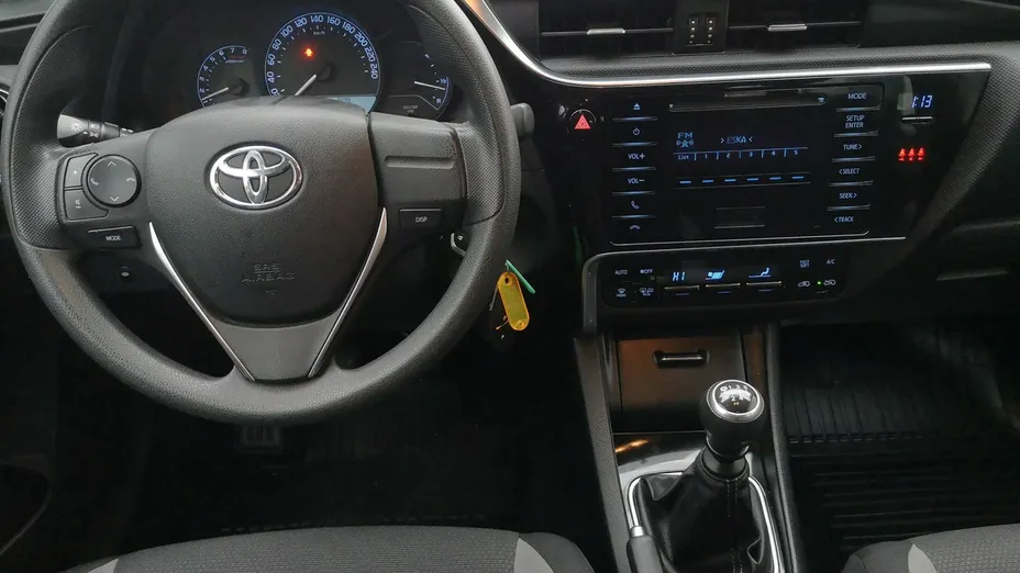 TOYOTA Auris -