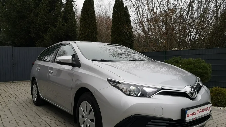 TOYOTA Auris -