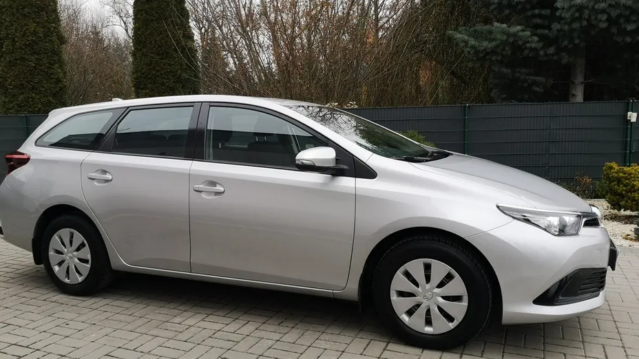 TOYOTA Auris -