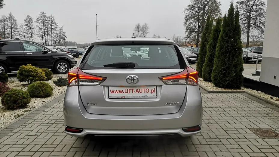 TOYOTA Auris -