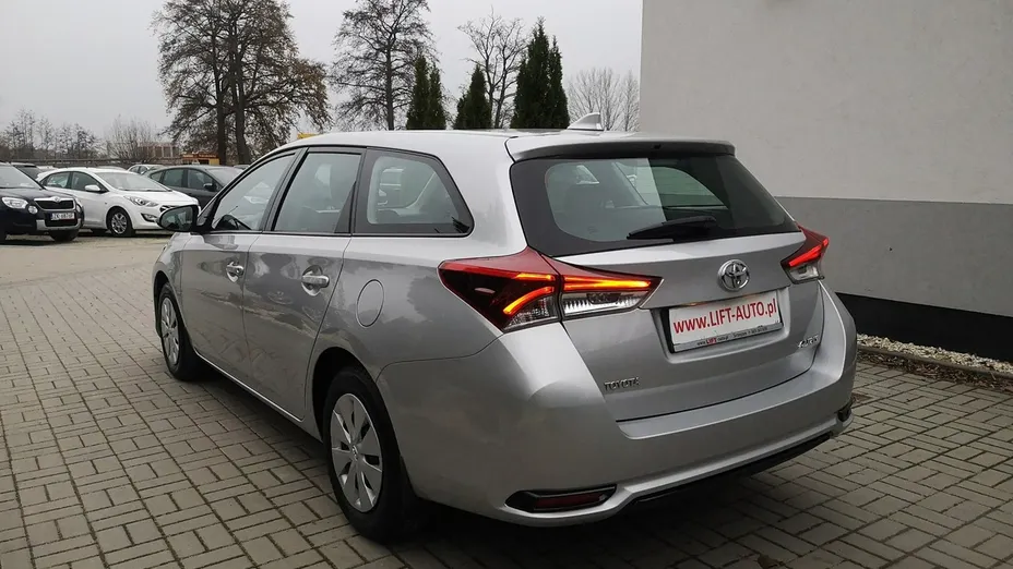 TOYOTA Auris -
