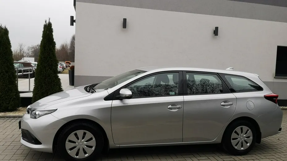 TOYOTA Auris -