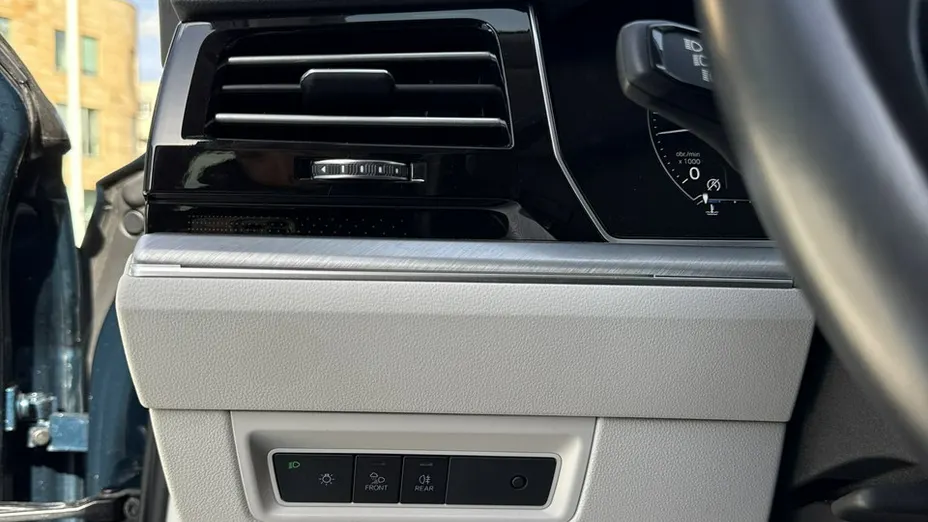 VOLKSWAGEN Touareg -