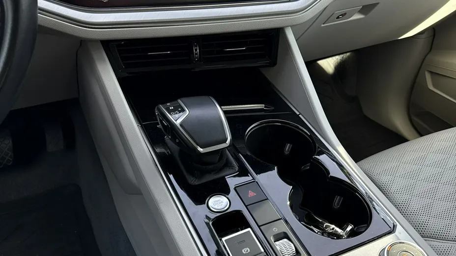 VOLKSWAGEN Touareg -