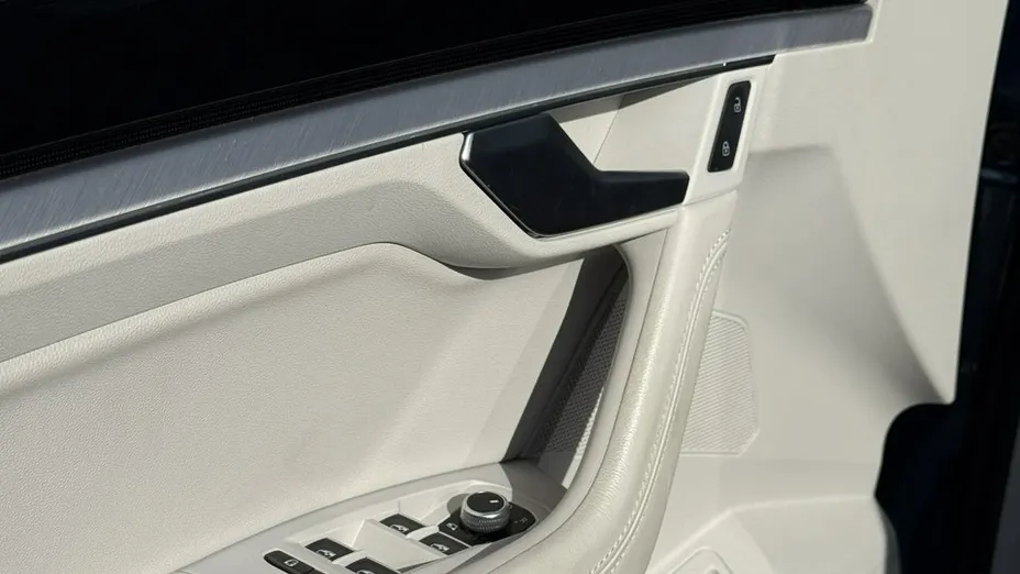 VOLKSWAGEN Touareg -