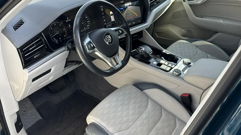 VOLKSWAGEN Touareg -