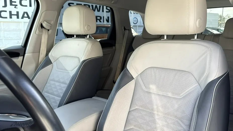 VOLKSWAGEN Touareg -